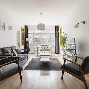 specious-and-stylish-apartment-near-bagdat-street-with.istanbul-turkeyhotels.com/